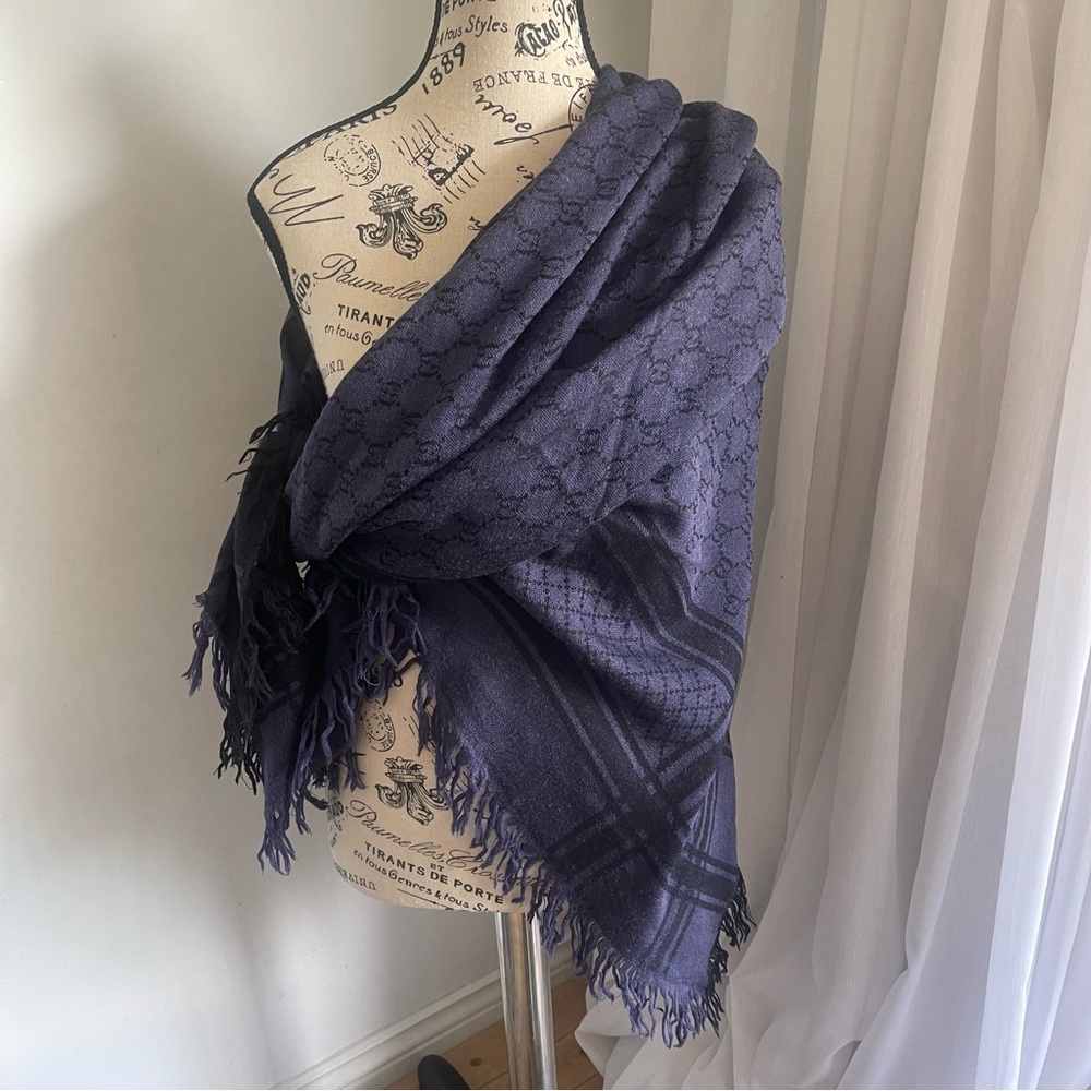 Gucci Diamente Survie Monogram Shawl - Picture 4 of 13